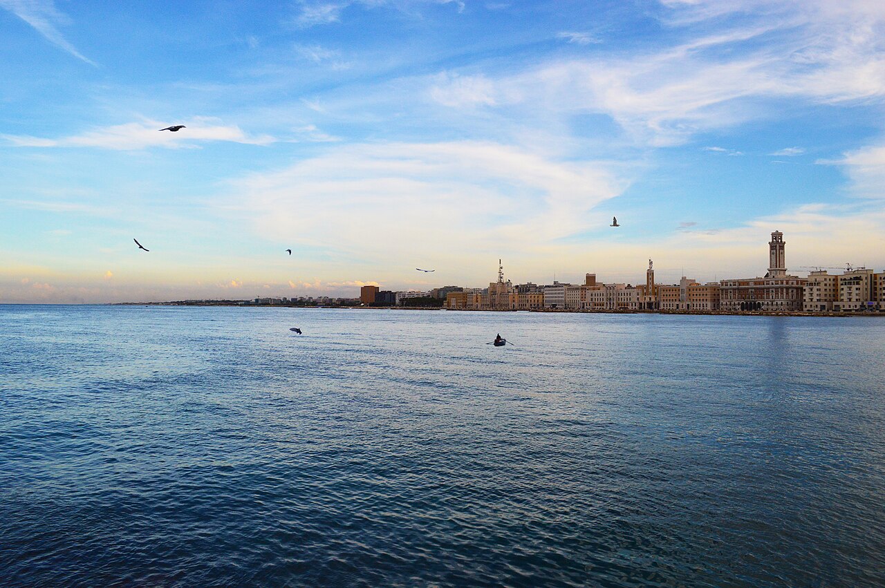 Terra di Bari — Lungomare di Bari al tramonto