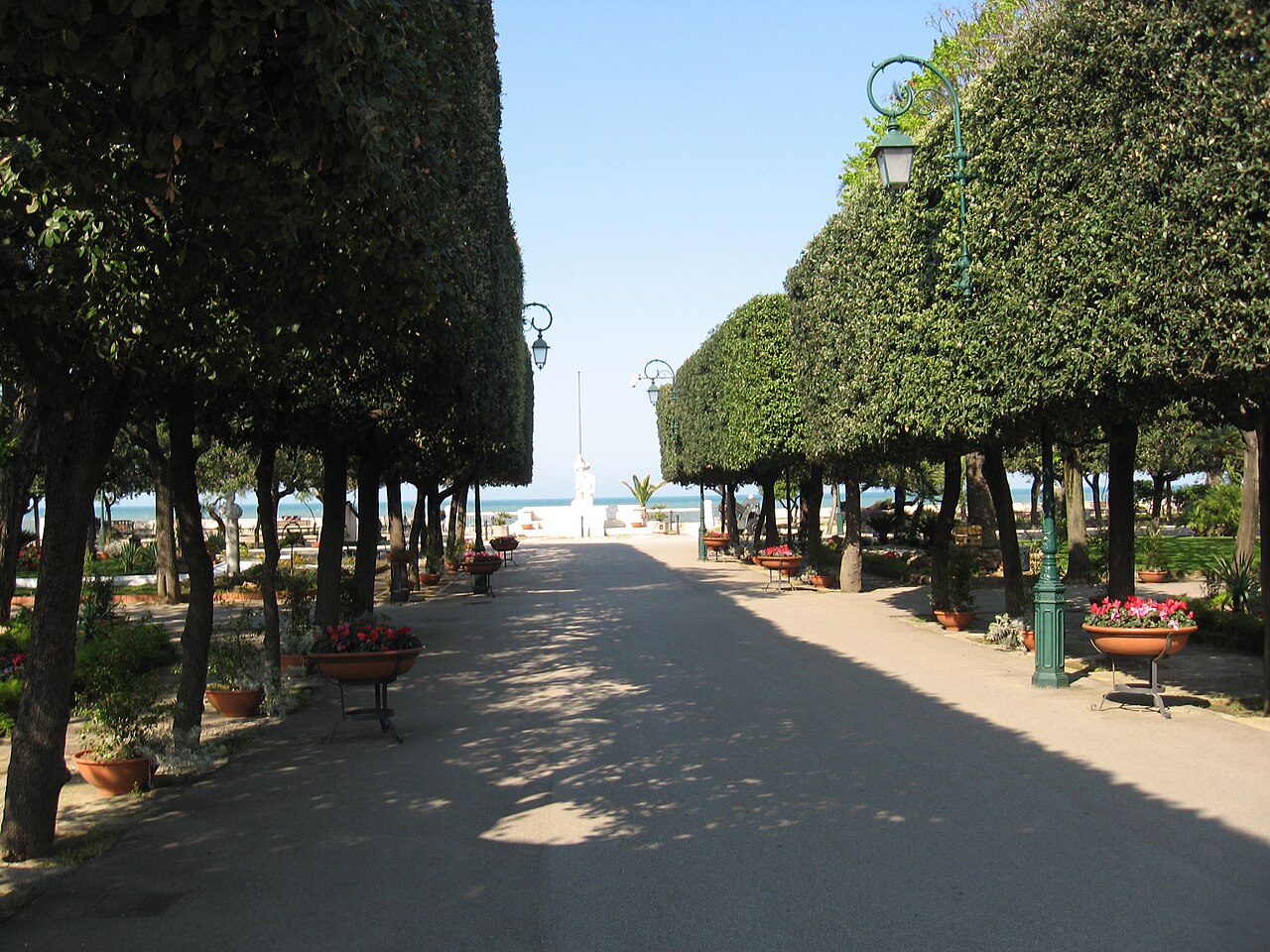 Costa BAT — Villa comunale di Trani sul mare