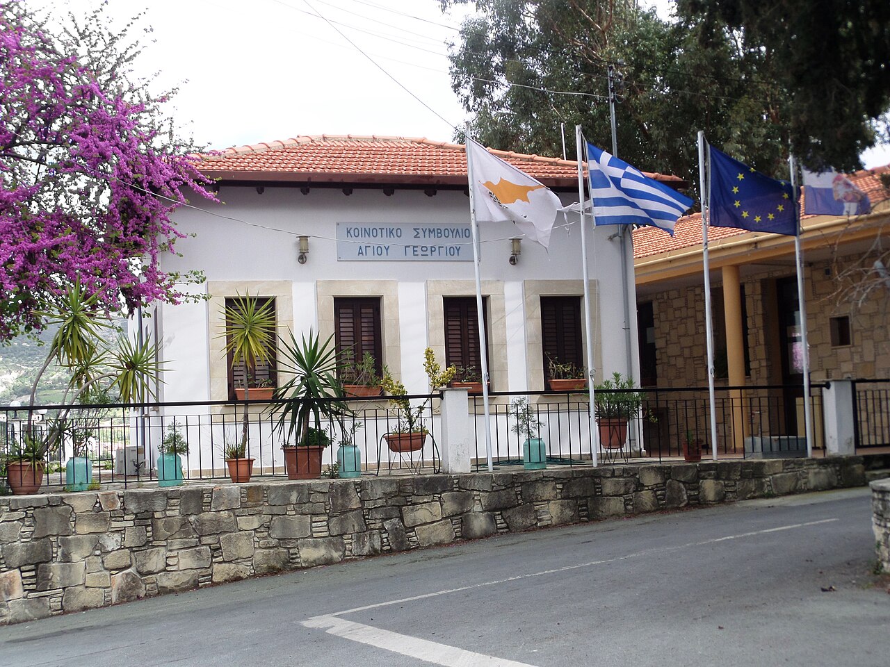 Ayios Yeoryios — Angelokastro