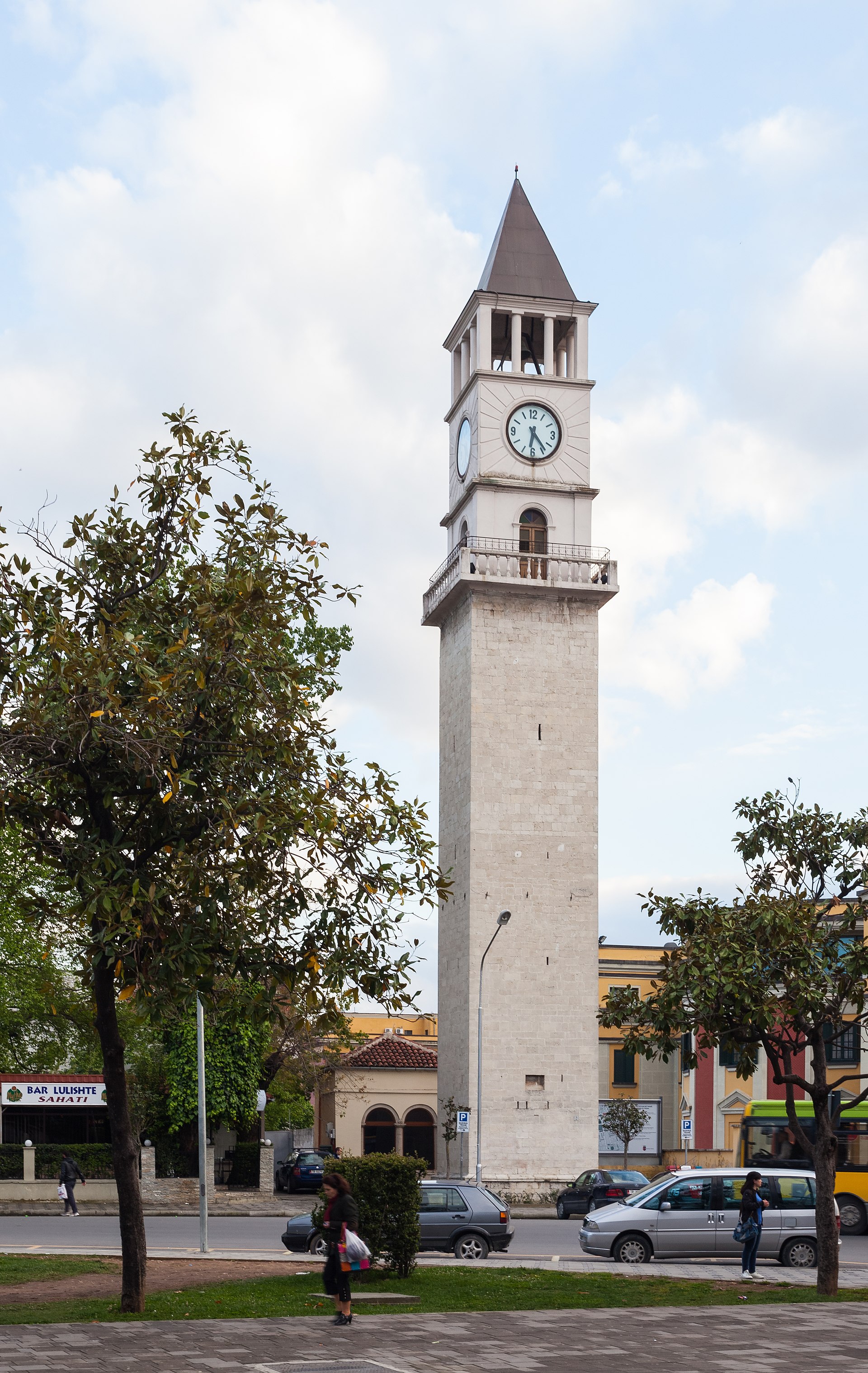Tirana — Novecento