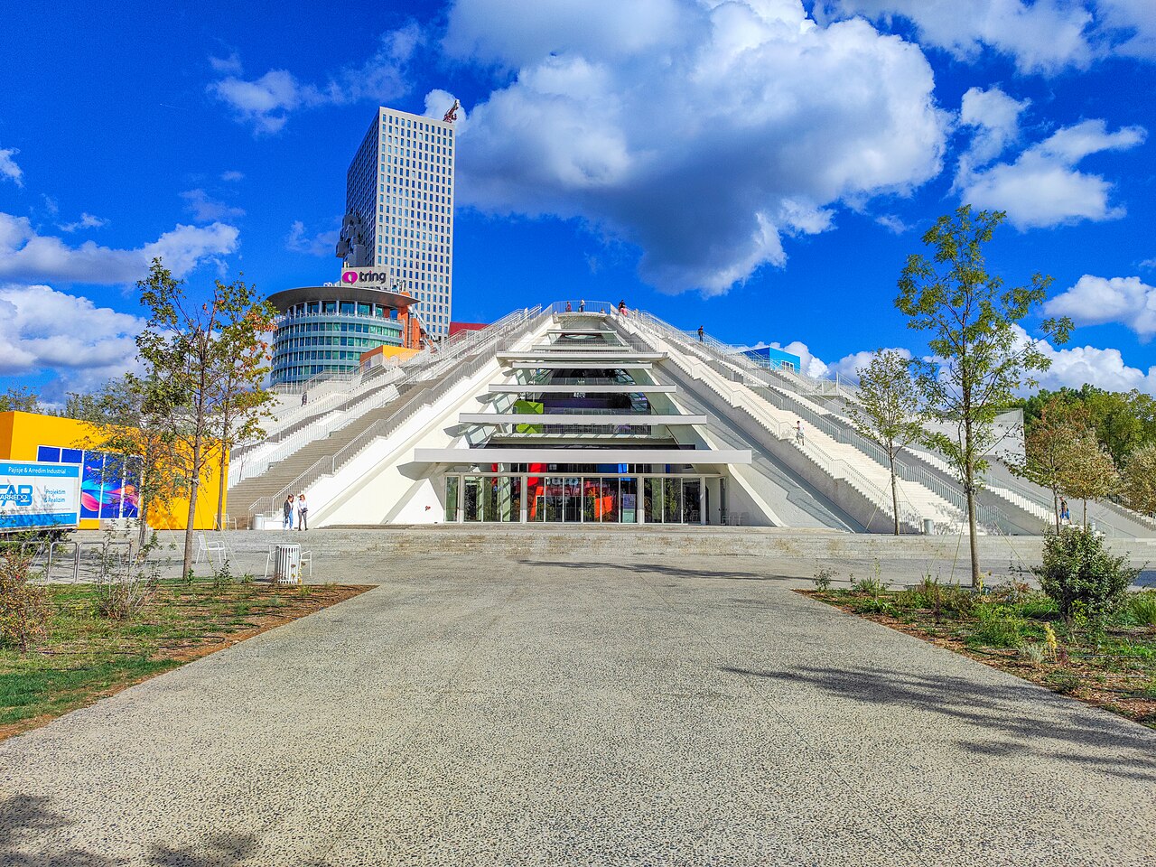 Tirana — Piramide di Tirana