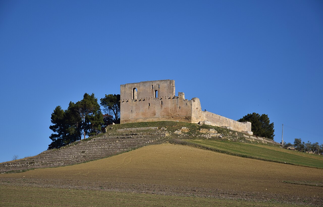 Gravina In Puglia — Castello Svevo