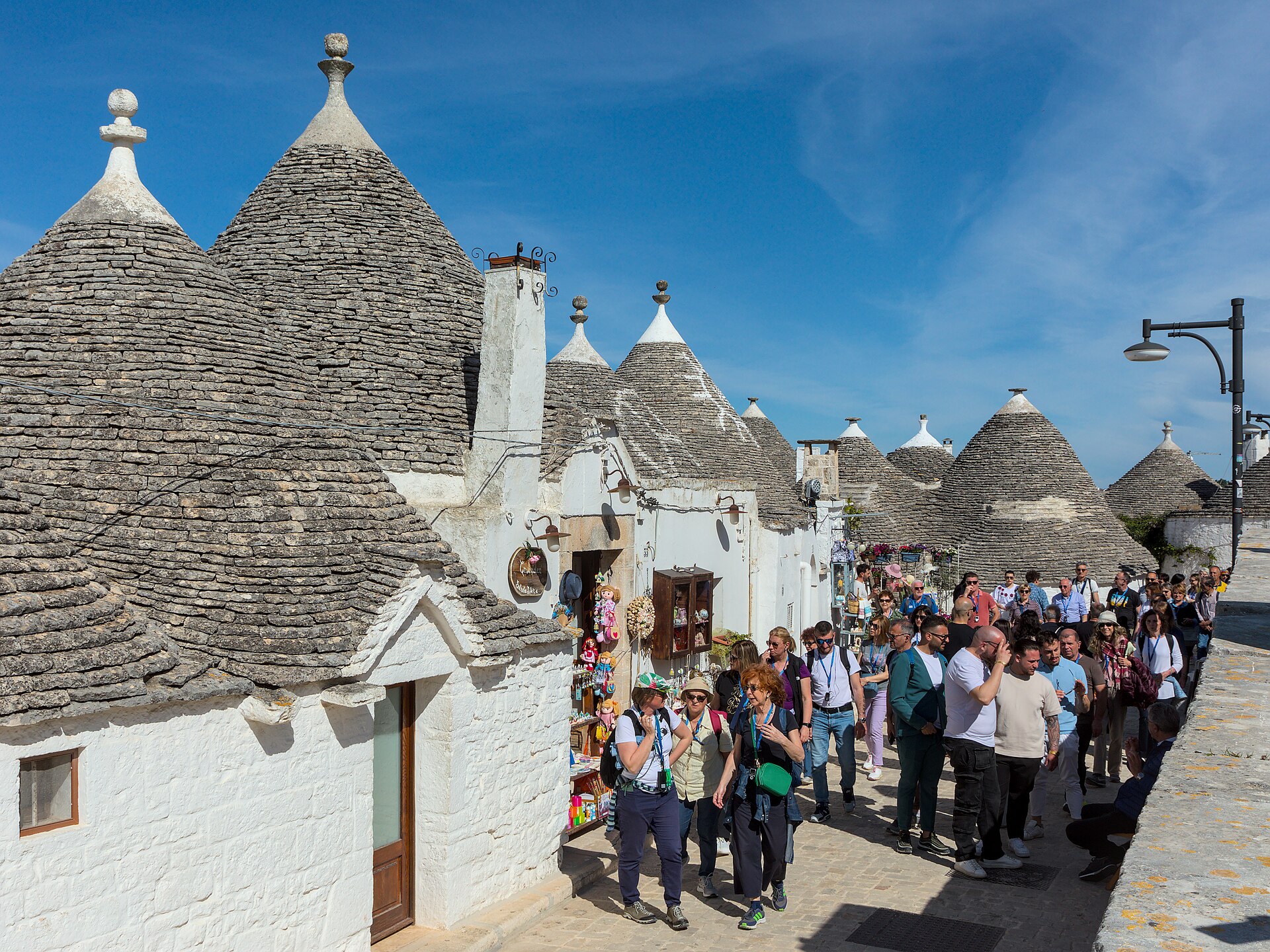 Alberobello — Rione Monti in una giornata di sole