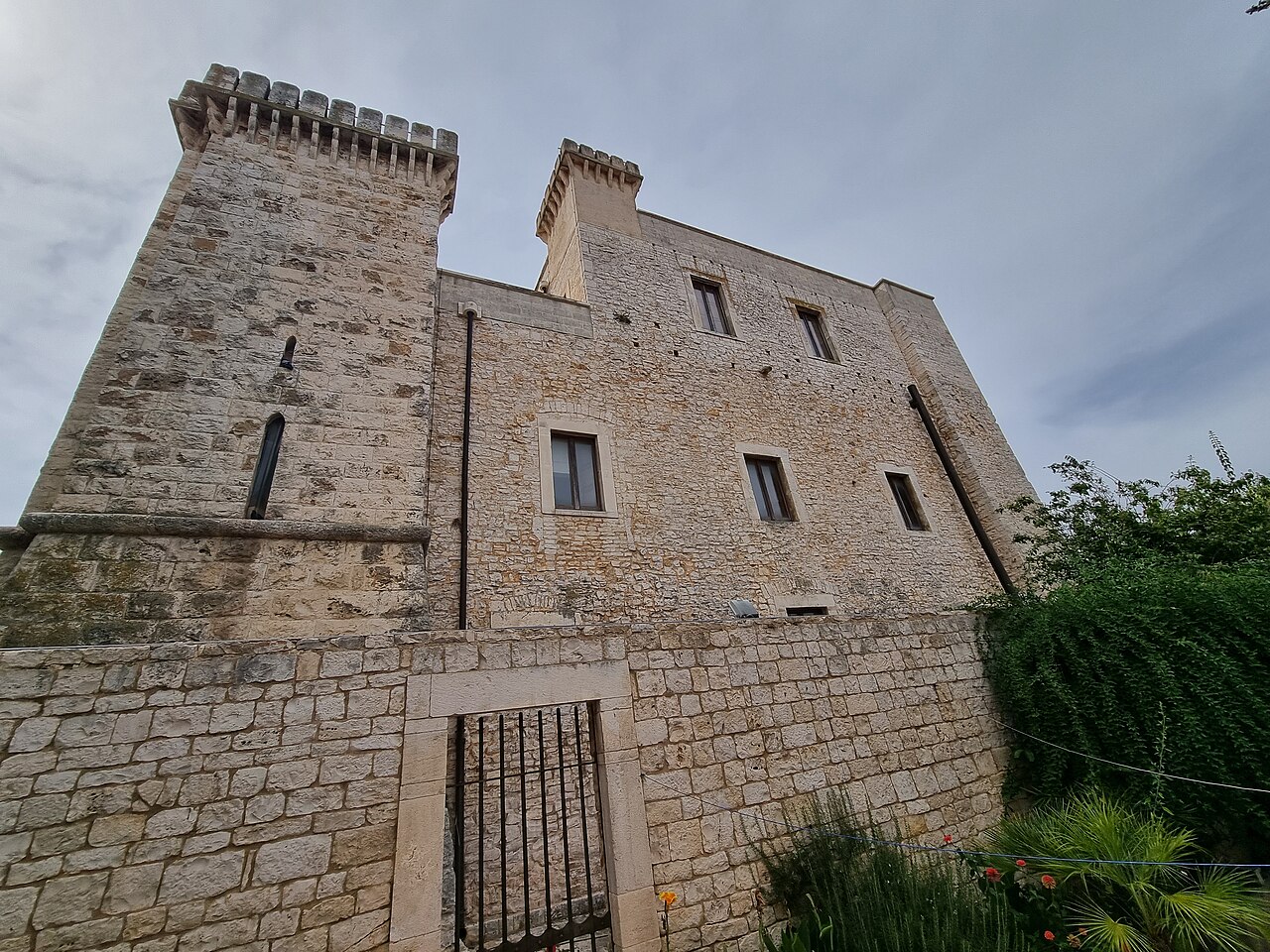 Sammichele Di Bari — Castello Caracciolo