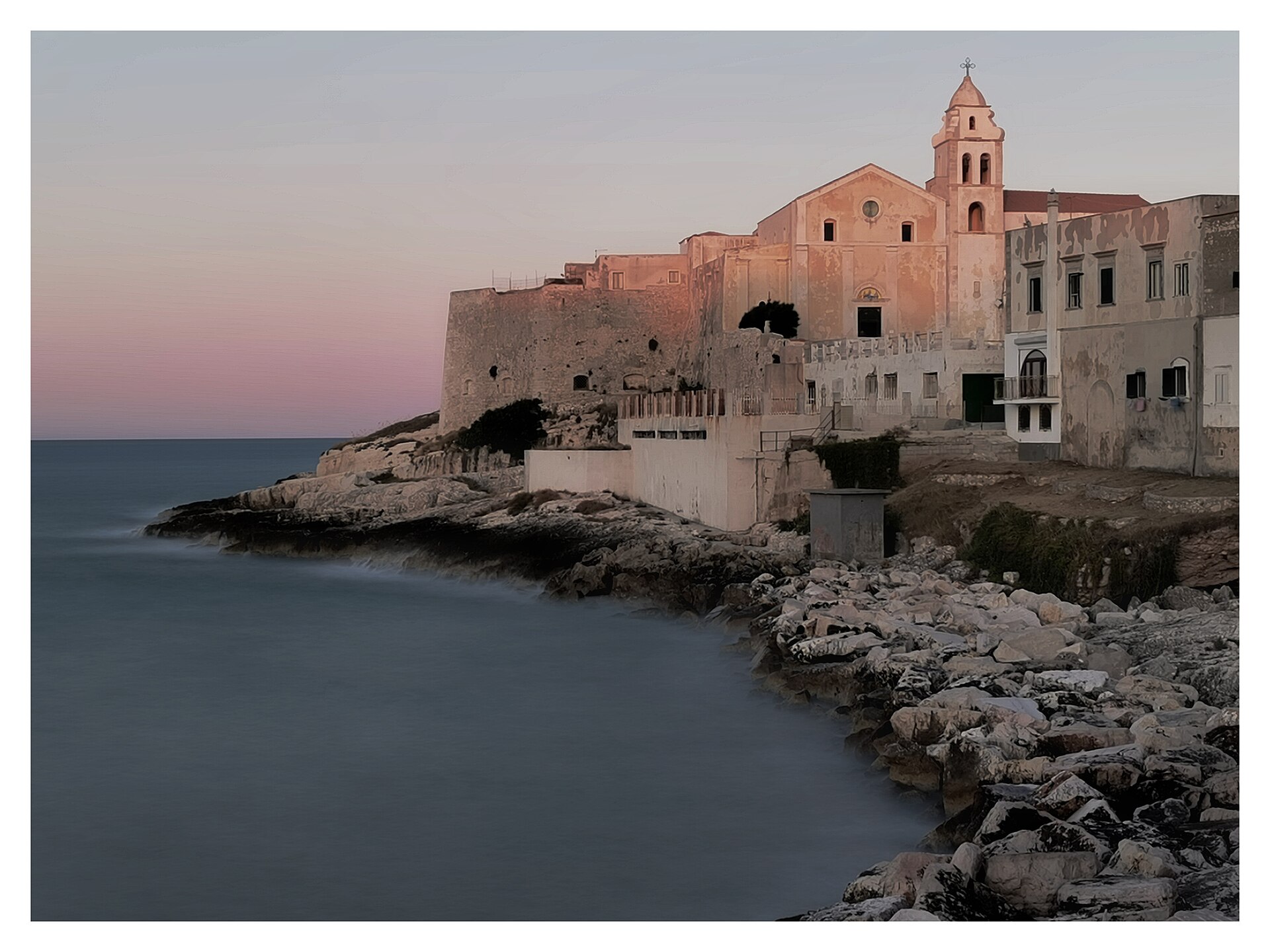 Vieste — Concattedrale di Santa Maria Assunta, facciata sul mare