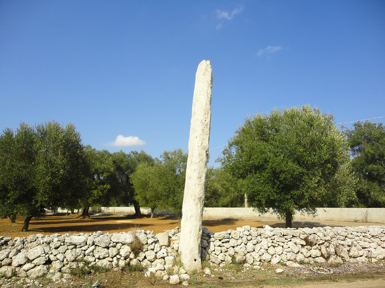 Cursi — Menhir