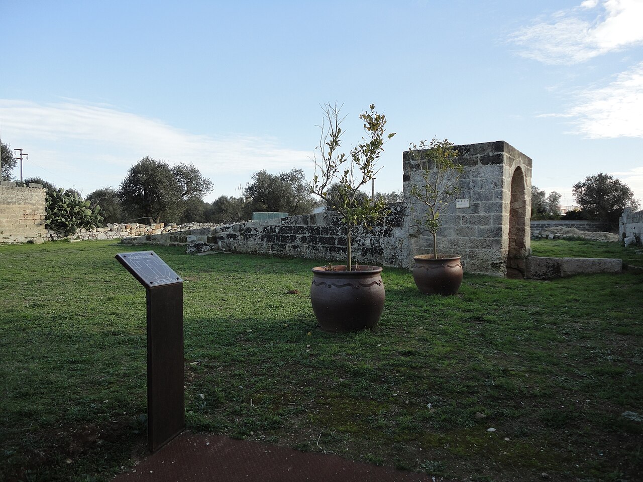 Giuggianello — Villaggio Medievale di Quattromacine