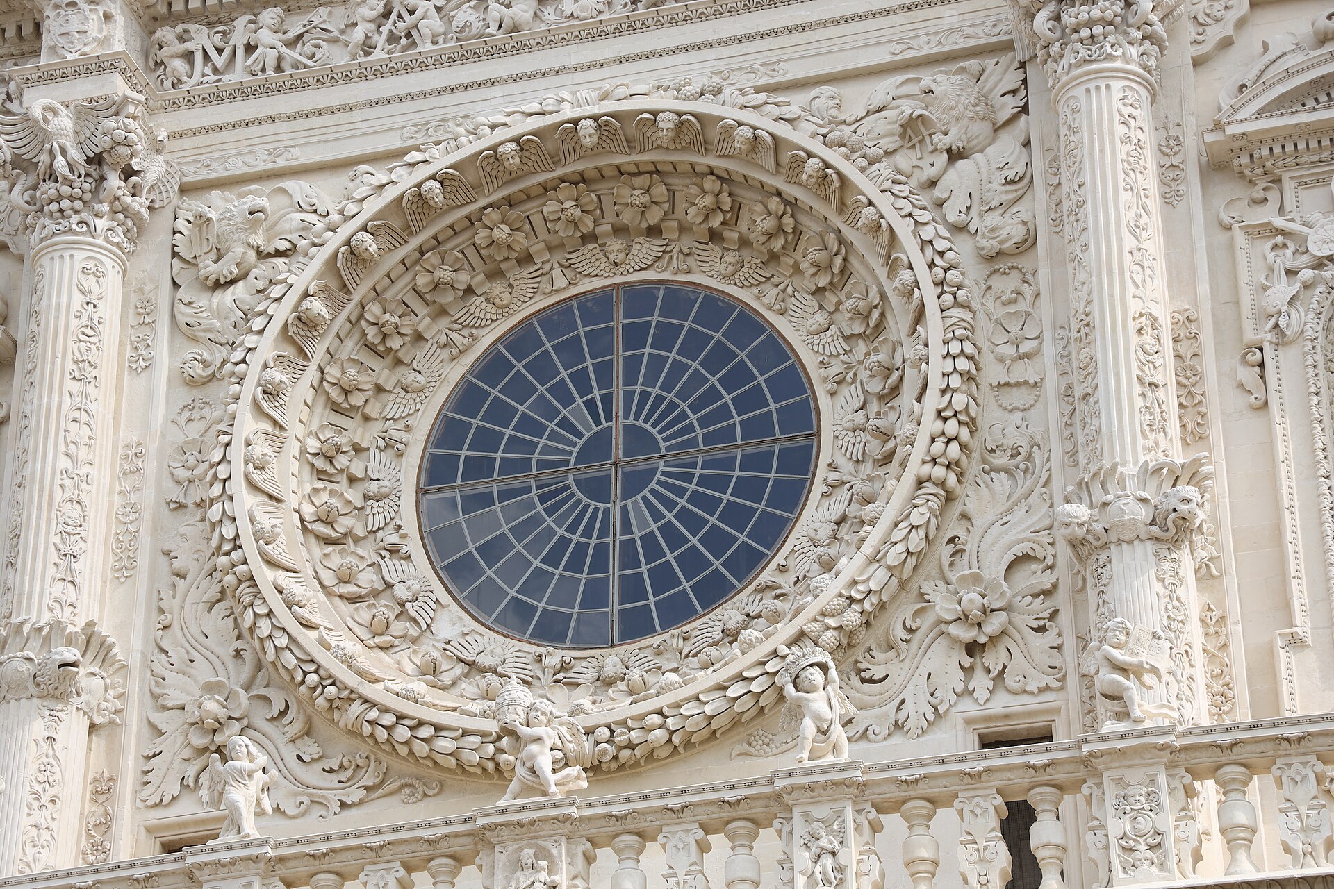 Puglia — Basilica di Santa Croce, il rosone