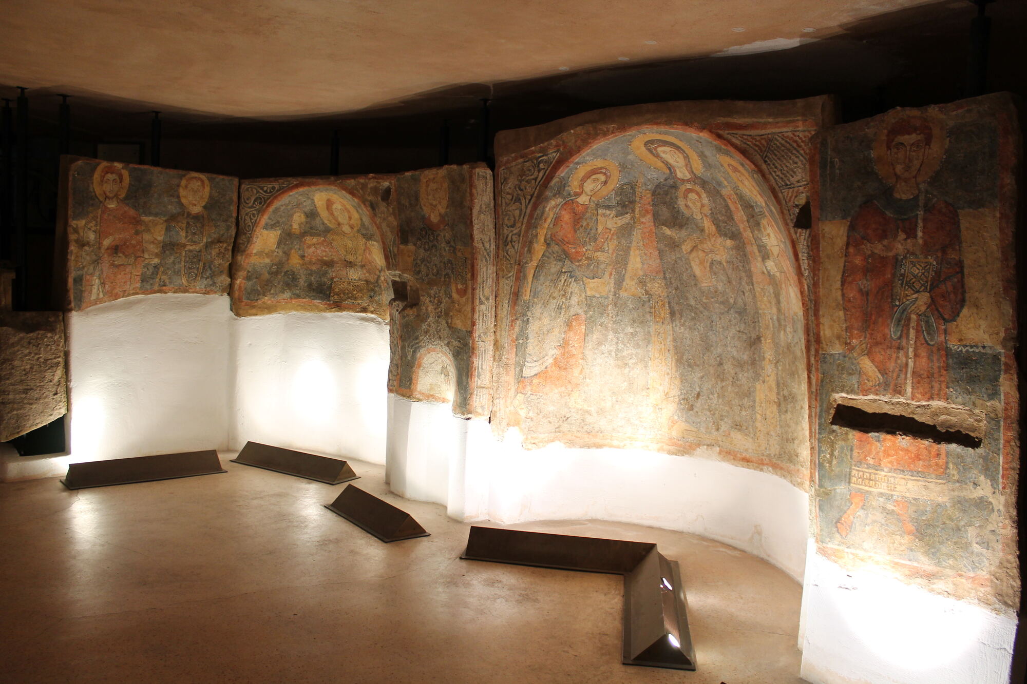 Poggiardo — Affreschi della Cripta di San Salvatore